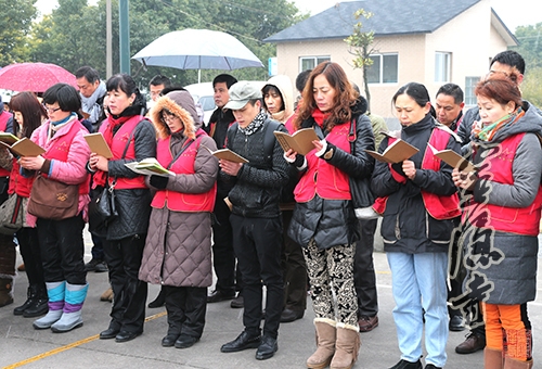 「灵隐寺」浙江灵隐寺“2014新年放生护生祈福活动”钱江畔举行
