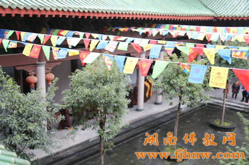 「佛教」湖南省佛教协会2015年传授二部僧戒法会广法寺(男众)举行结界洒净 「佛教」湖南省佛教协会2015年传授二部僧戒法会广法寺(男众)举行结界洒净