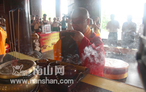 「南山寺」两岸媒体在三亚南山寺举行和平发展法会