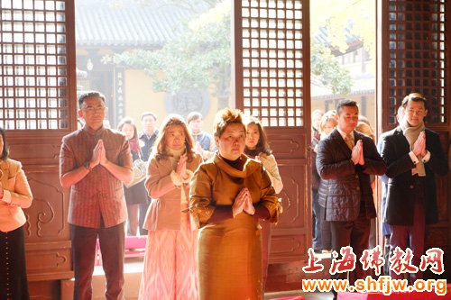 「佛教」泰国驻沪总领事前往上海龙华古寺为泰国国王祈福