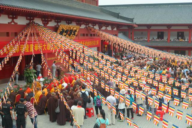 「佛教」江西上高九峰禅寺举行恭迎本老舍利供奉祈福大典