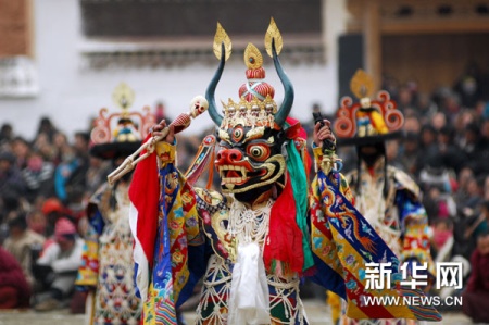 「拉卜楞寺」甘肃拉卜楞寺隆重举行法舞佛事活动（图）