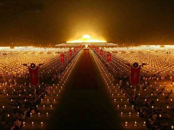 世界上最大的寺院：泰国法身寺(图)
