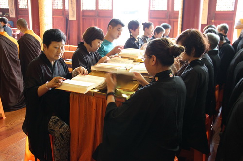 「佛教」上海西林禅寺举行晒经法会 「佛教」上海西林禅寺举行晒经法会