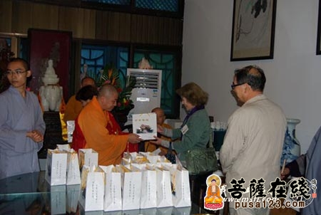 「佛教」日本天台宗布教师会在峨眉山万年寺举行诵经祈福法会