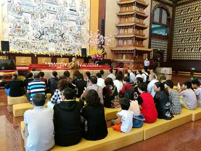 「大觉寺」国庆假期游人如织 佛光祖庭法师教唱《十修歌》