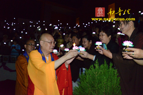 「佛教」庆祝澳门回归十五周年祈福法会圆满闭幕万人传灯祈福 「佛教」庆祝澳门回归十五周年祈福法会圆满闭幕万人传灯祈福