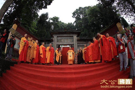 「玄奘」盛世玄奘大型纪实图片巡展祈福法会在四川雅安云峰寺举行