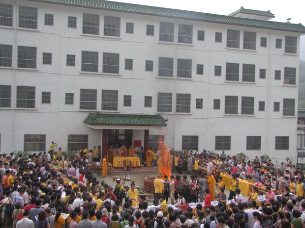 「佛教」六祖寺隆重举行禅宗六祖石雕像安坐礼仪、药师火供法会 「佛教」六祖寺隆重举行禅宗六祖石雕像安坐礼仪、药师火供法会