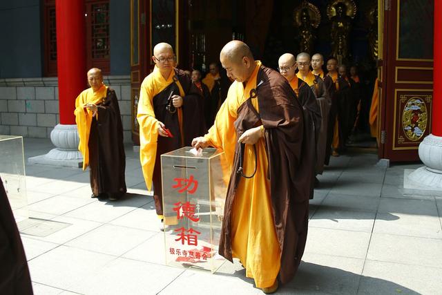 「极乐寺」滴滴爱心汇成海洋 极乐慈善扬帆远航
