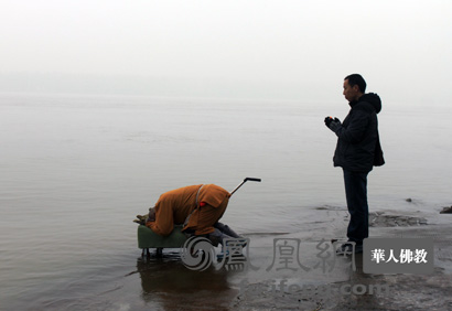 「佛教」七十岁仁炟法师历两年三步一叩朝九华即将圆满