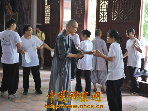 「佛教」广东南华禅寺第六届“禅悦行”夏令营：三步一拜、五体投地礼六祖