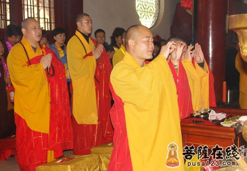 「佛教」上海金山区佛教协会举行缅怀达缘长老扫塔祭祀活动