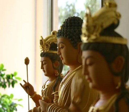 「佛教」念佛四年，站着往生