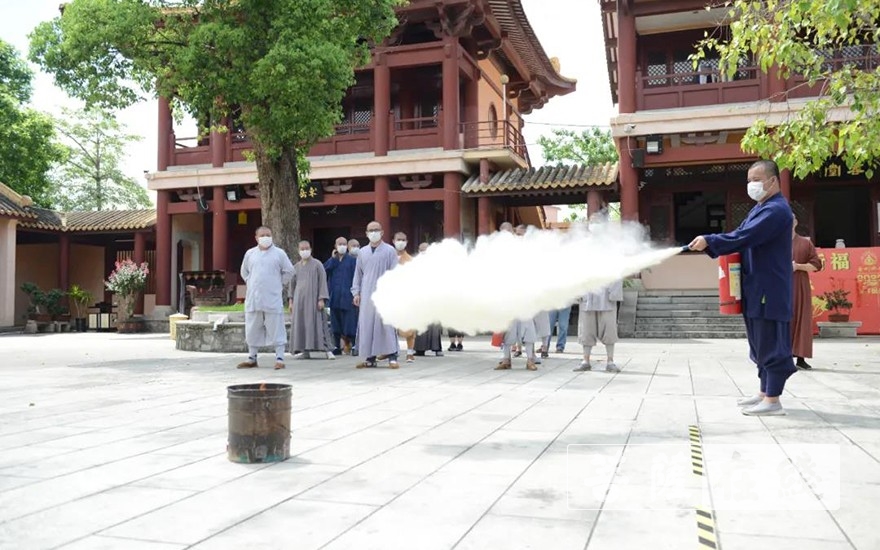 「安全意识」加强消防意识 广州市金刚禅寺开展消防安全演练