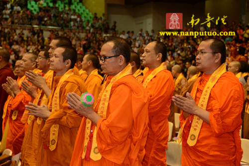 「佛教」庆祝澳门回归十五周年祈福法会圆满闭幕万人传灯祈福 「佛教」庆祝澳门回归十五周年祈福法会圆满闭幕万人传灯祈福