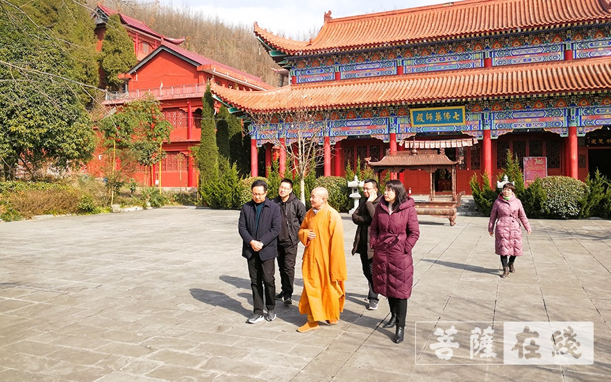 「疫情」汉中市民宗局副局长纪鸿武一行赴天灯禅寺检查疫情防控和安全工作 「疫情」汉中市民宗局副局长纪鸿武一行赴天灯禅寺检查疫情防控和安全工作