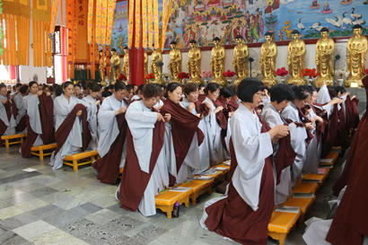 「出家」哈尔滨极乐寺四百余位短期出家弟子传戒法会圆满