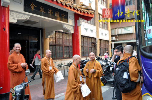「佛教」印顺导师舍利恭迎团抵台参访慧日讲堂和台湾中国佛教会 「佛教」印顺导师舍利恭迎团抵台参访慧日讲堂和台湾中国佛教会