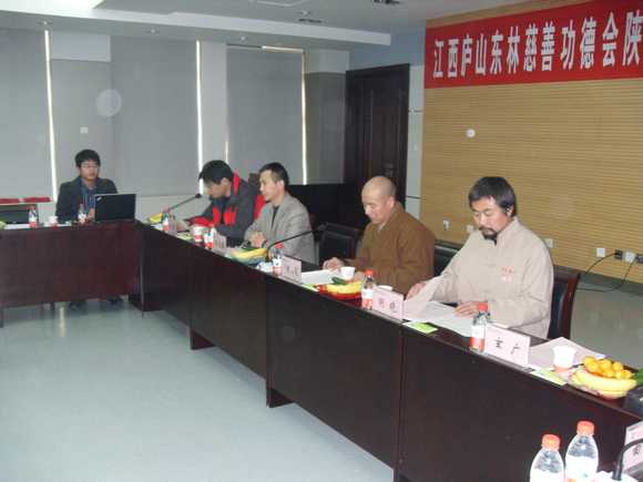 「助学金」东林慈善给陕西贫困大学生发放助学金