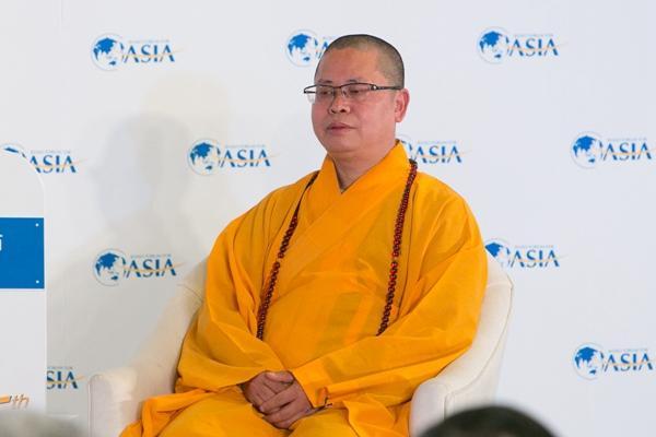 「班禅喇嘛」班禅现身博鳌 为何主持人直呼“穿越”？