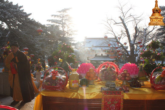 「灵光寺」北京灵光寺佛牙塔前隆重举行供佛斋天法会