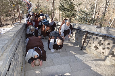 「黛螺顶」山西五台山普寿寺举行朝拜黛螺顶活动