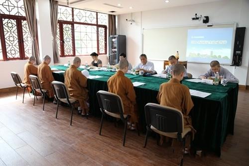 「研究生」江苏尼众佛学院举行2014届研究生毕业论文答辩