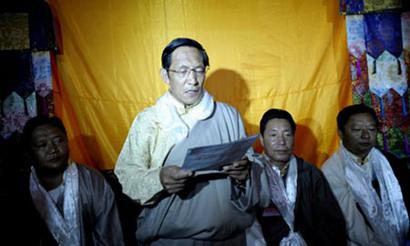 「藏传佛教」既然张铁林上当了，那真的仁波切怎么找
