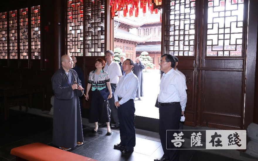 「董云虎」董云虎率部分政协委员赴上海玉佛禅寺调研 「董云虎」董云虎率部分政协委员赴上海玉佛禅寺调研