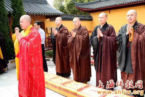 「佛教」上海洪福寺圣怀法师带领两序大众赴海安广福禅寺祭祖