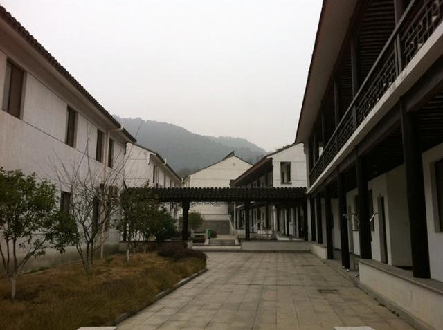 「佛教」苏州灵岩山寺举行佛教安养院成立两周年庆典