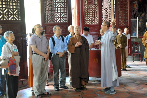 美国万佛圣城恒全法师一行参访广东韶关南华禅寺