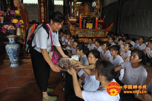 广东南华禅寺第九届“禅悦行”之三步一拜礼六祖