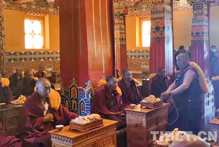 「班禅喇嘛」班禅在那曲讲经礼佛 心怀僧众促教派和谐 「班禅喇嘛」班禅在那曲讲经礼佛 心怀僧众促教派和谐