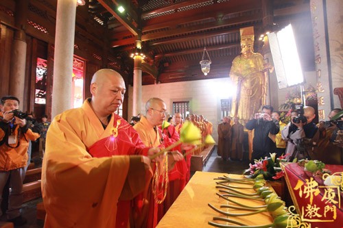 「南普陀寺」妙湛老和尚百年诞辰追思传供法会在南普陀寺大殿举行 「南普陀寺」妙湛老和尚百年诞辰追思传供法会在南普陀寺大殿举行
