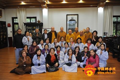 「释迦牟尼」越南丛福寺朝圣团来广东南华寺参拜六祖大师并供养佛陀舍利 「释迦牟尼」越南丛福寺朝圣团来广东南华寺参拜六祖大师并供养佛陀舍利