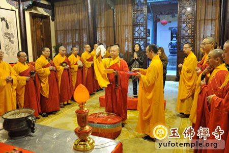 「慈善」玉佛禅寺向“美丽童行”慈善项目捐赠玉佛并举行开光法会