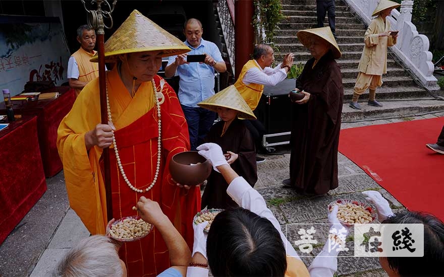 「佛教」天柱山三祖禅寺举行托钵乞食供佛斋僧法会 「佛教」天柱山三祖禅寺举行托钵乞食供佛斋僧法会