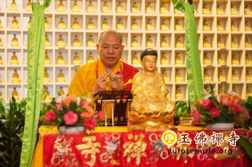 「佛教」上海玉佛禅寺举行传授三皈五戒法会