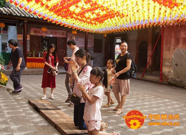 「佛教」曹溪圣地广聚善缘　十方信众虔诚参拜