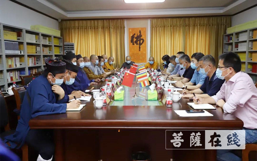 「佛教」青岛市佛道教领导班子前往胶州慈云寺推进“四进”观摩活动 「佛教」青岛市佛道教领导班子前往胶州慈云寺推进“四进”观摩活动