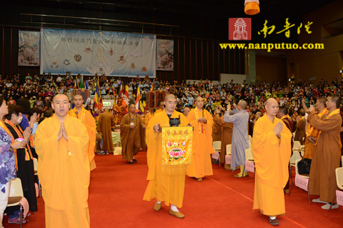 「佛教」庆祝澳门回归十五周年祈福法会圆满闭幕万人传灯祈福 「佛教」庆祝澳门回归十五周年祈福法会圆满闭幕万人传灯祈福