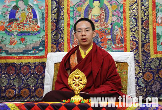 「班禅喇嘛」十一世班禅为地震灾区举行祈福法会