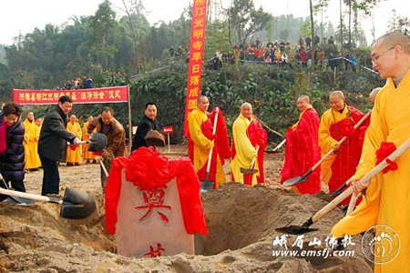 「佛教」四川洪雅县柳江光明寺恢复重建奠基洒净仪式举行