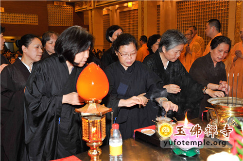 「佛教」上海玉佛禅寺举行觉群共修小组供僧大法会