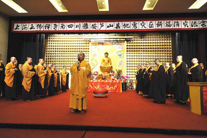 「雅安」佛子同悲 全国各地寺院为雅安灾区祈福