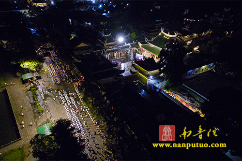 「南普陀寺」“普门示现·不忘初心”南普陀寺第九届义工培训大会圆满举行传灯法会 「南普陀寺」“普门示现·不忘初心”南普陀寺第九届义工培训大会圆满举行传灯法会