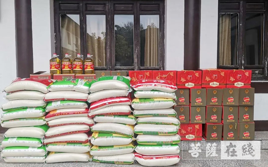 「佛教」嘉兴精严讲寺慰问七星街道困难户 「佛教」嘉兴精严讲寺慰问七星街道困难户