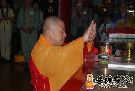 「佛教」日本天台宗布教师会在峨眉山万年寺举行诵经祈福法会